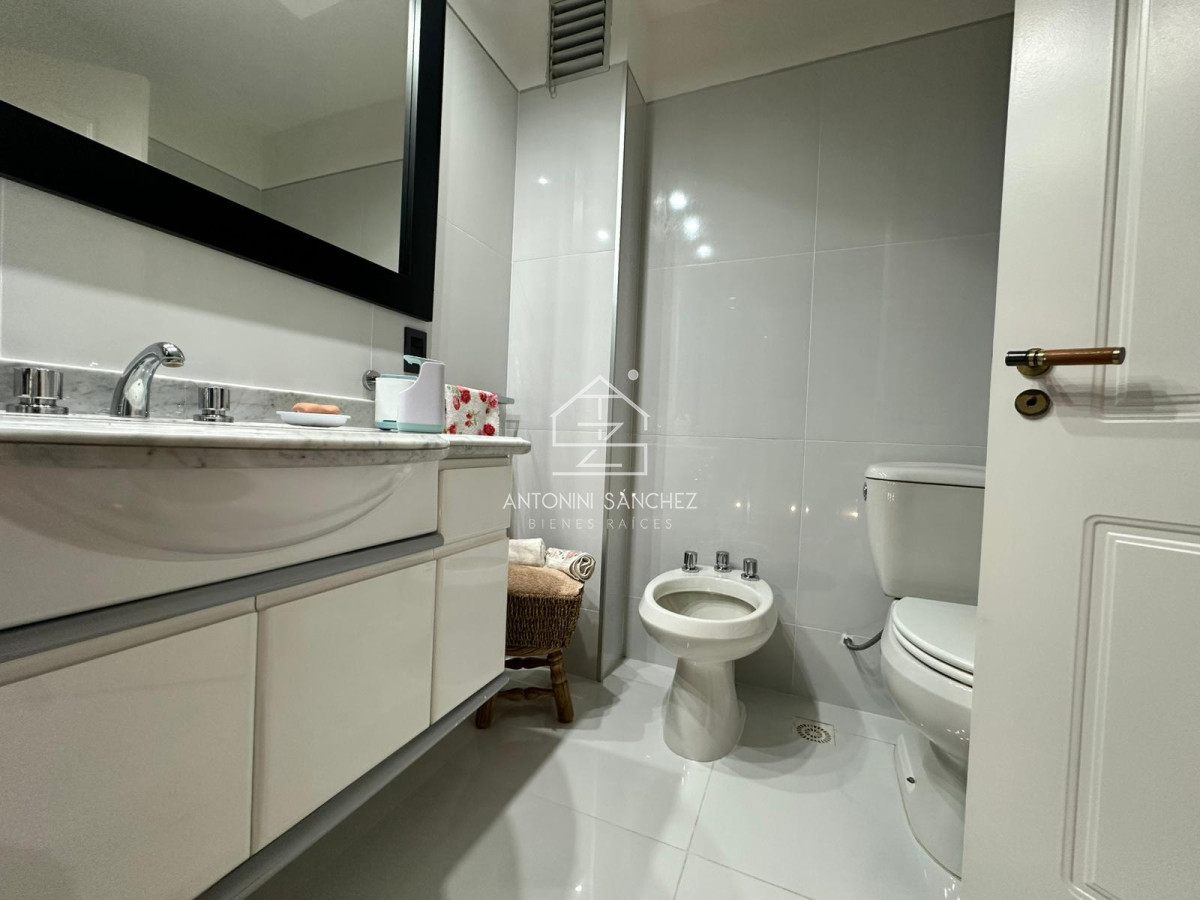 Apartamento ID.3050 - Venta de apartamento de dos dormitorios en Punta del Este