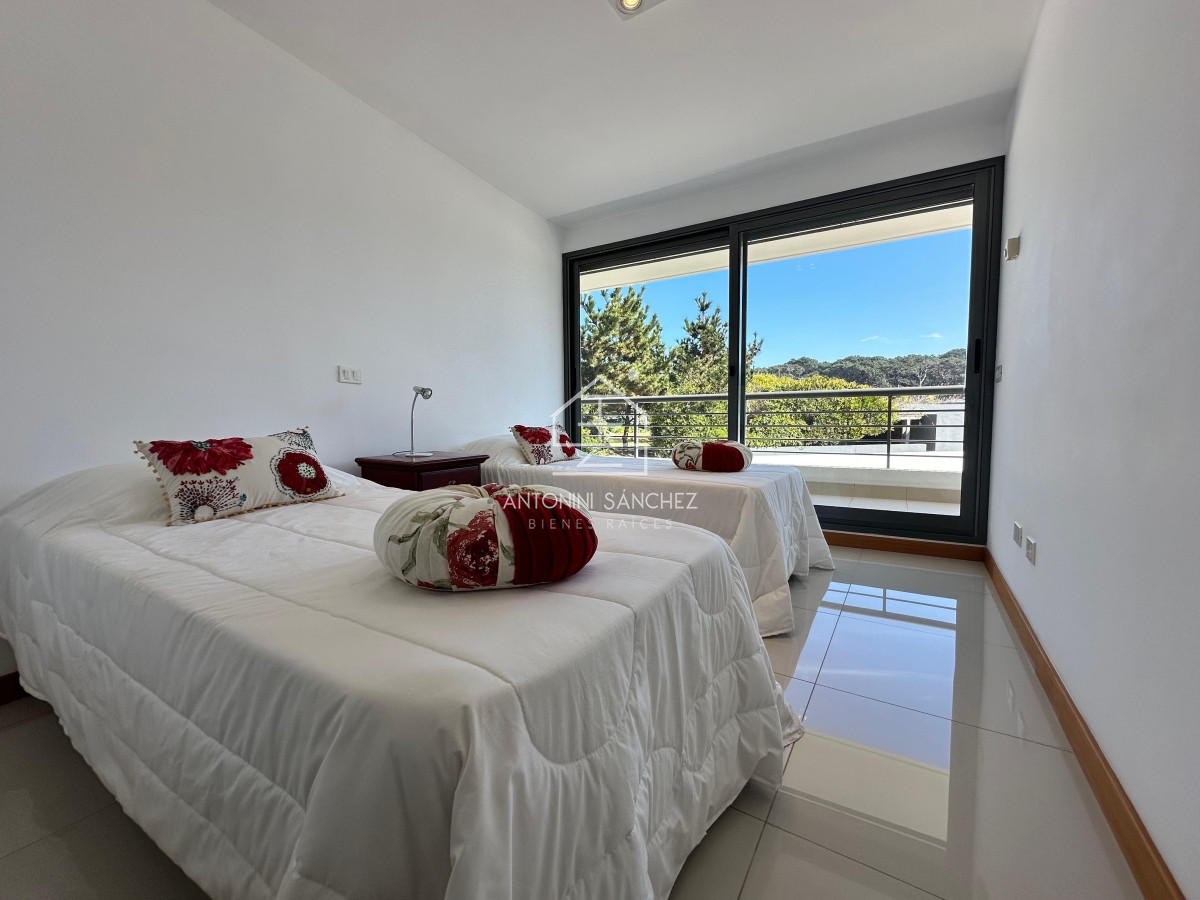 Apartamento ID.1683 - Venta de apartamento en Blue Bird, tres suites. Playa Brava. 