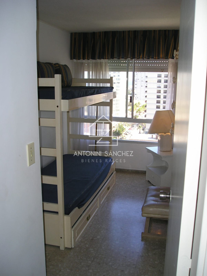 Apartamento ID.1825 - Apartamento en venta de 3 dormitorios en Punta del Este.-
