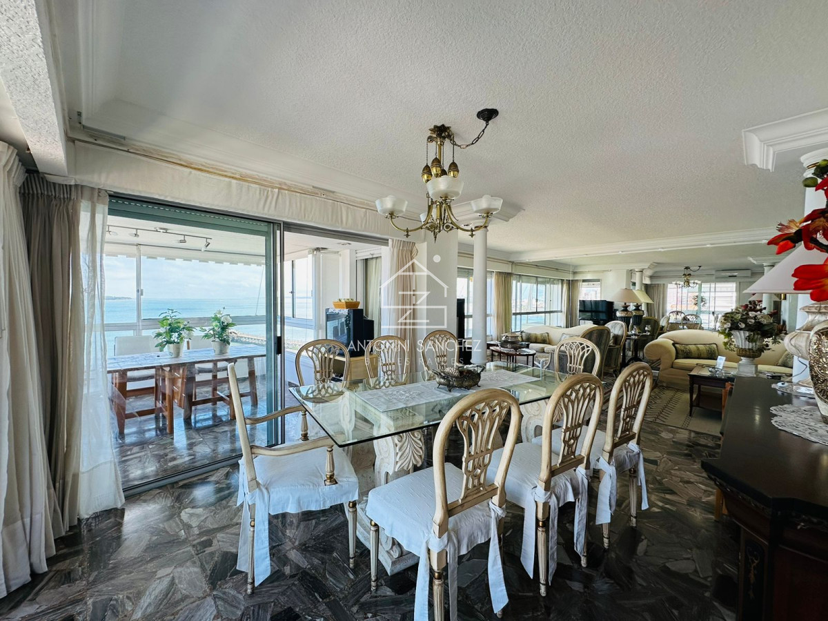 Apartamento ID.1446 - Hermoso apartamento, reciclado, primera linea playa mansa, 3 dormitorios, 1 suite.