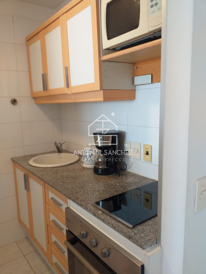 Apartamento ID.1590 - apartamento en alquiler, edificio con piscina
