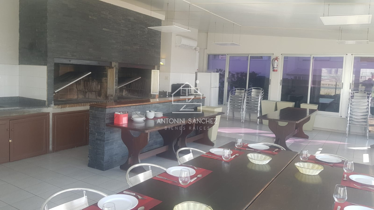 Apartamento ID.1825 - Apartamento en venta de 3 dormitorios en Punta del Este.-