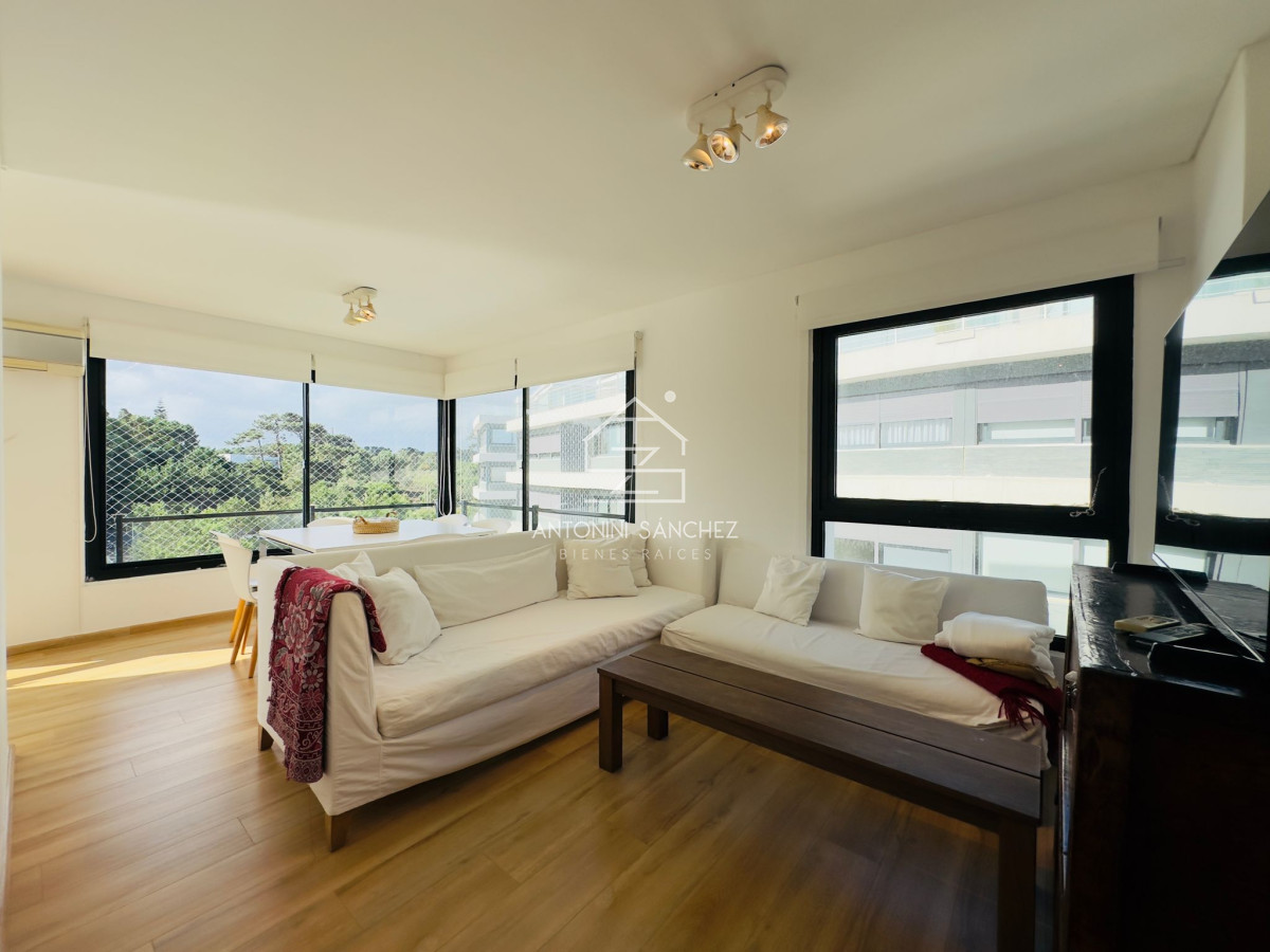 Apartamento ID.1255 - Apartamento en venta frente a playa brava.