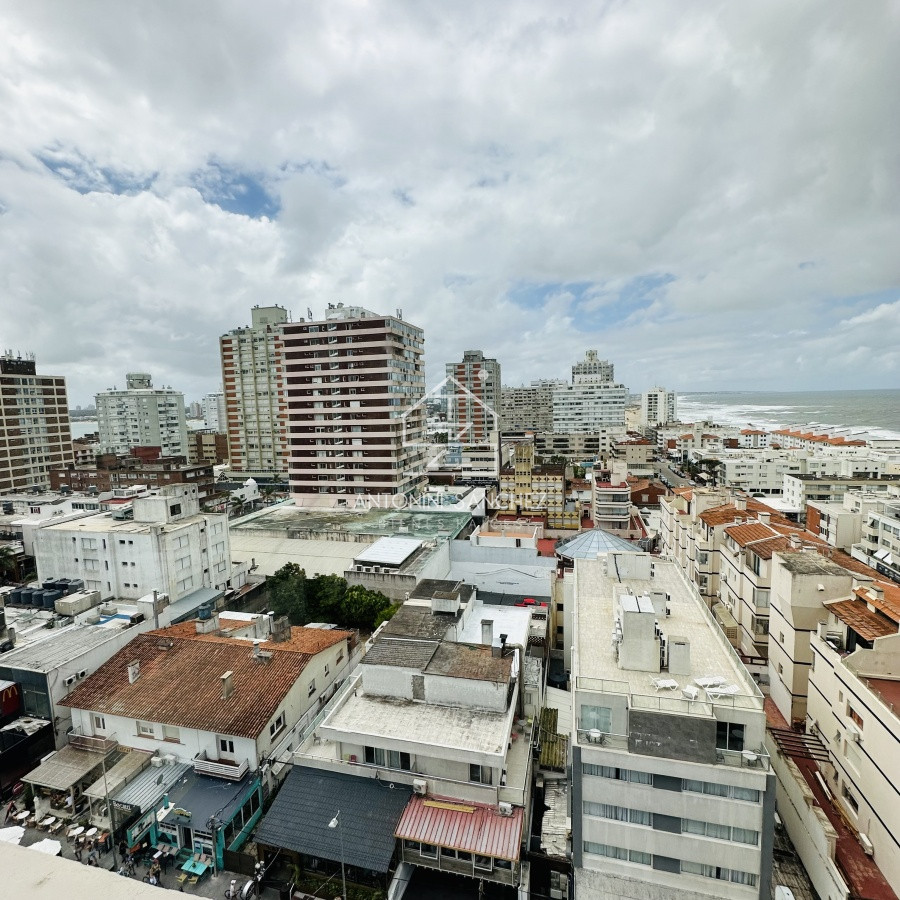 Apartamento ID.1428 - Alquiler y Venta  de apartamento de 3 dormitorios en Punta del Este
