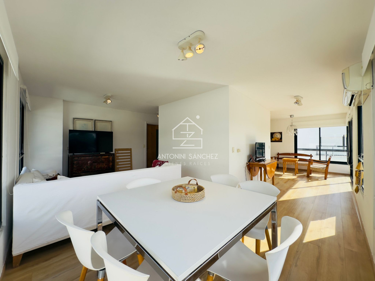 Apartamento ID.1255 - Apartamento en venta frente a playa brava.