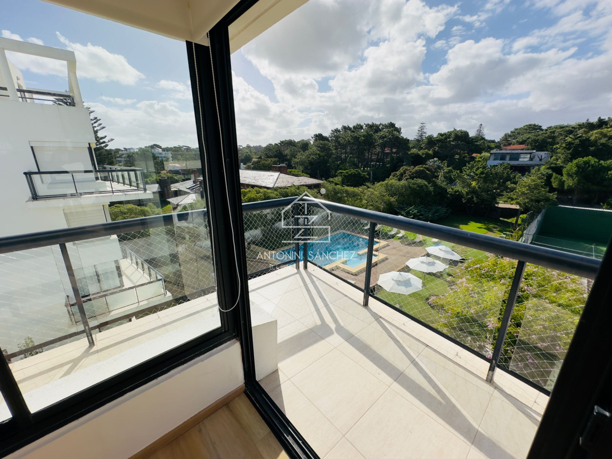 Apartamento ID.1255 - Apartamento en venta frente a playa brava.