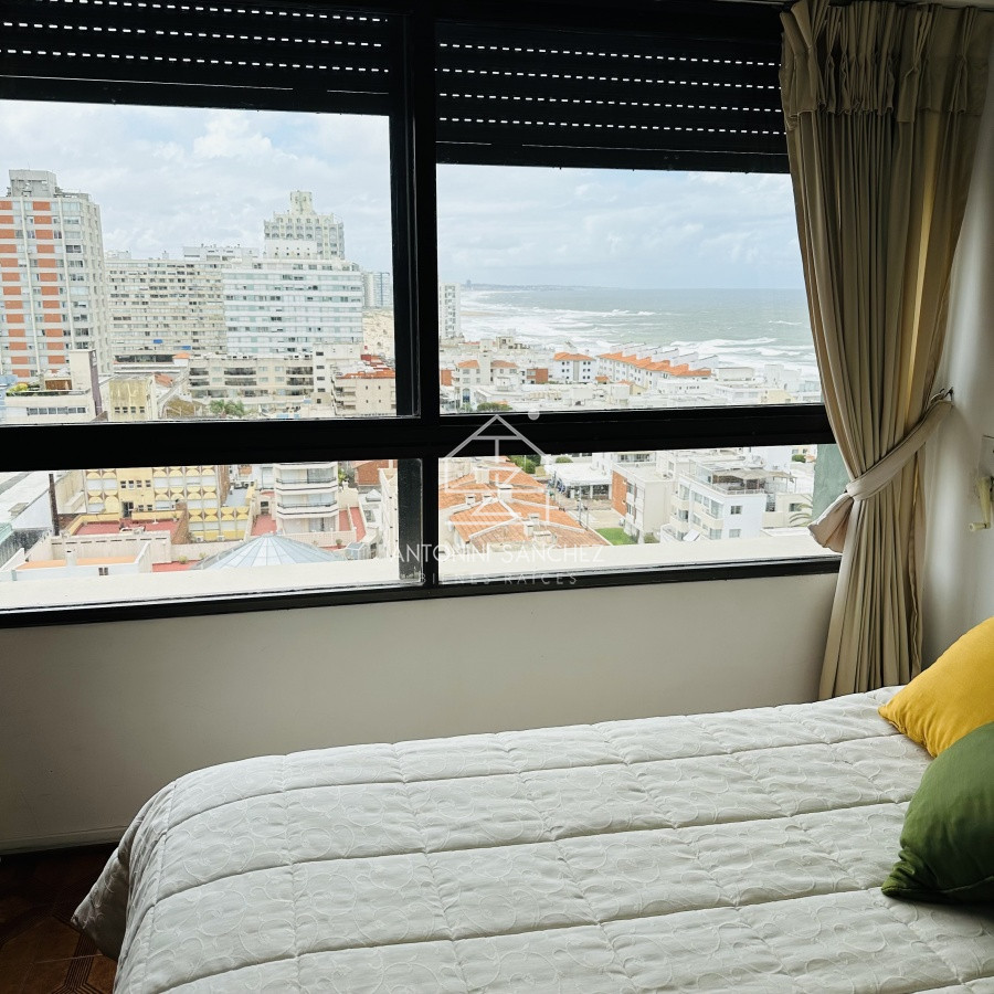 Apartamento ID.1428 - Alquiler y Venta  de apartamento de 3 dormitorios en Punta del Este