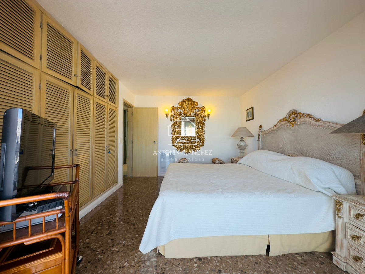 Apartamento ID.1446 - Hermoso apartamento, reciclado, primera linea playa mansa, 3 dormitorios, 1 suite.