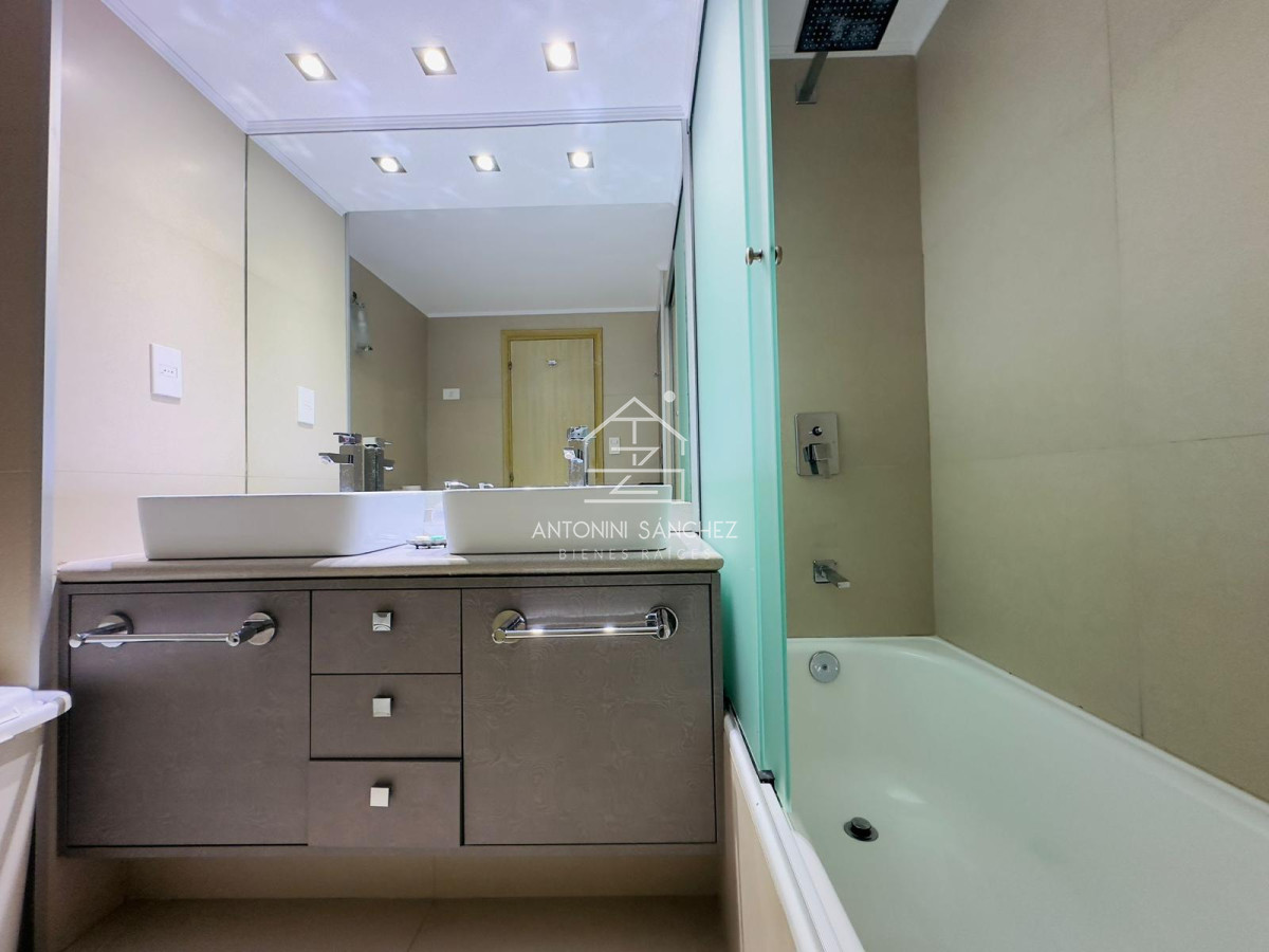 Apartamento ID.1446 - Hermoso apartamento, reciclado, primera linea playa mansa, 3 dormitorios, 1 suite.