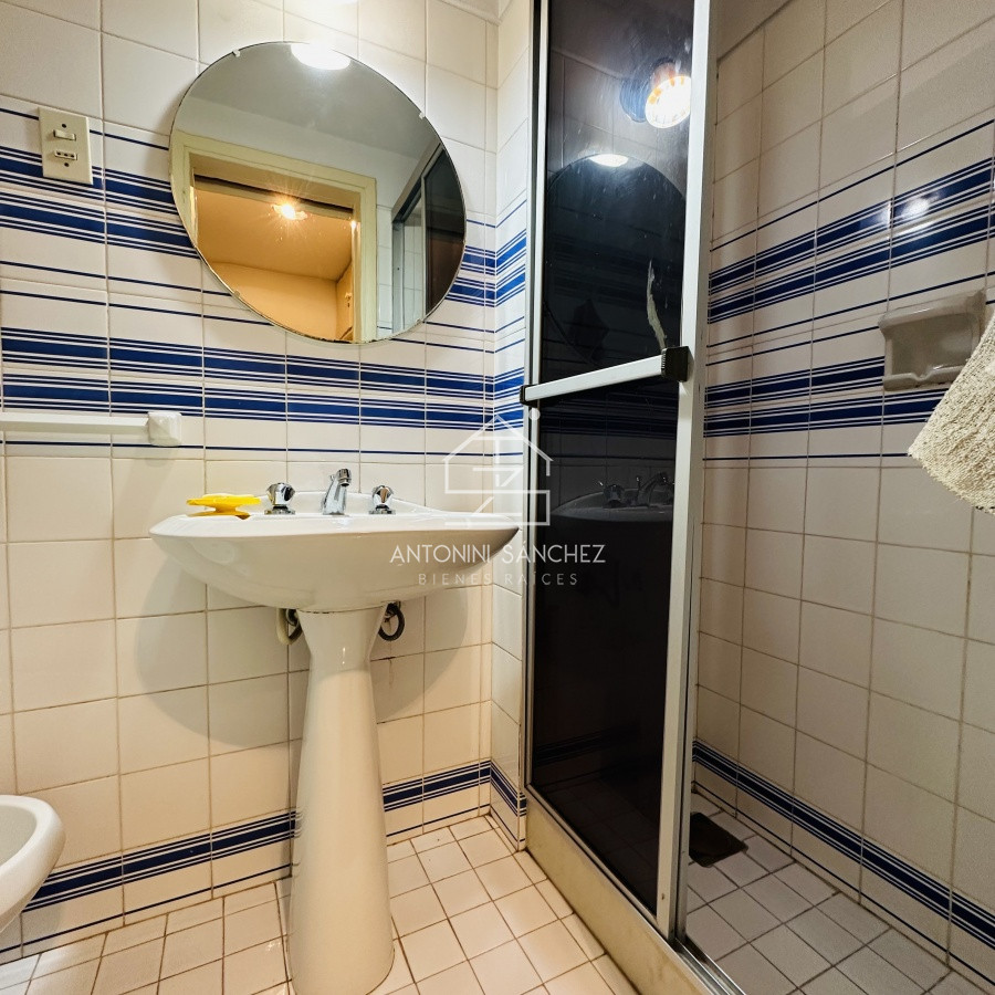 Apartamento ID.1428 - Alquiler y Venta  de apartamento de 3 dormitorios en Punta del Este