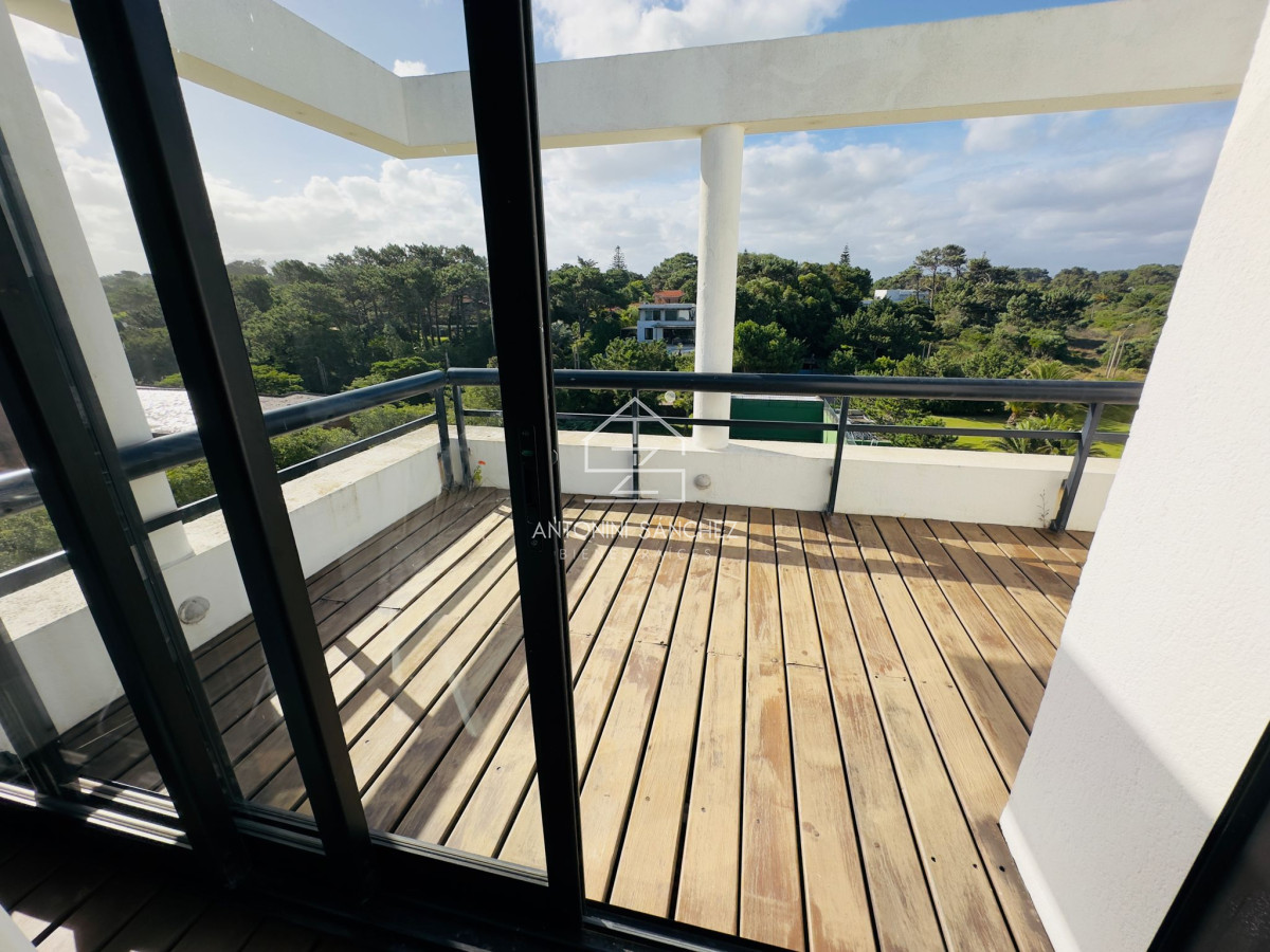 Apartamento ID.1255 - Apartamento en venta frente a playa brava.