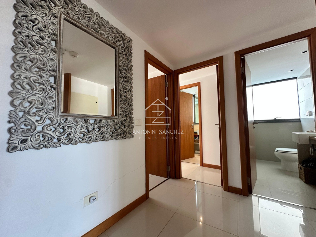 Apartamento ID.1683 - Venta de apartamento en Blue Bird, tres suites. Playa Brava. 