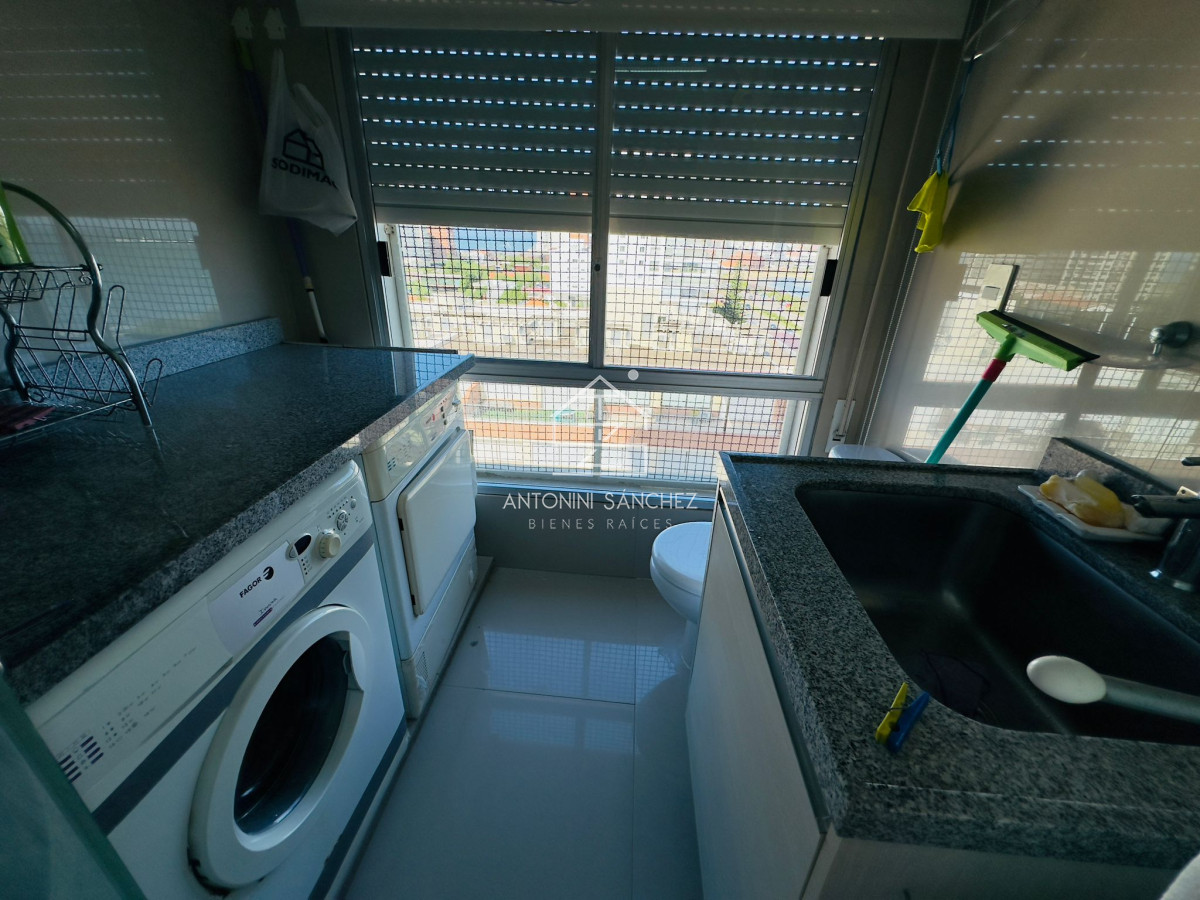 Apartamento ID.1446 - Hermoso apartamento, reciclado, primera linea playa mansa, 3 dormitorios, 1 suite.