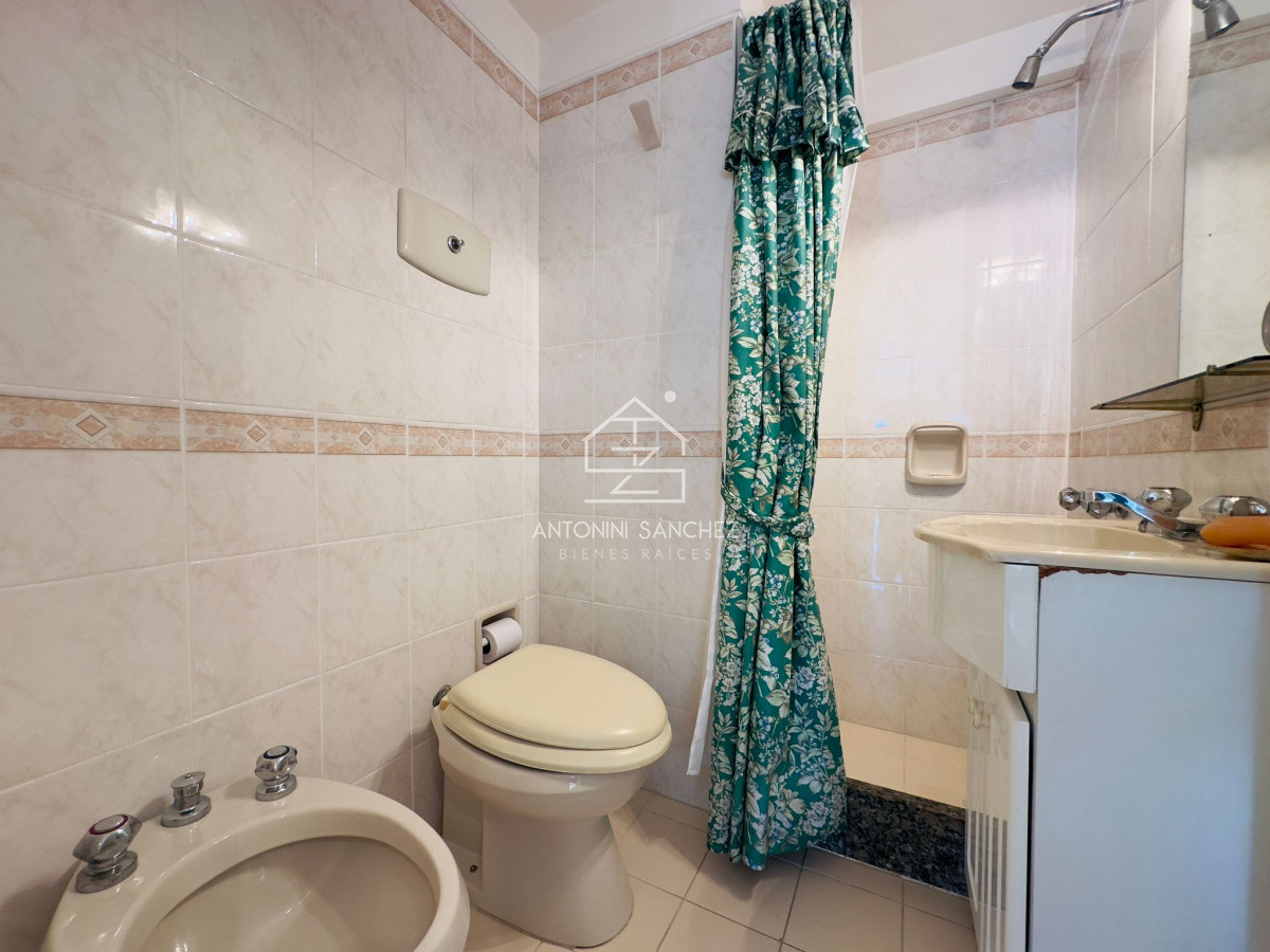 Apartamento ID.1584 - Apto en venta de 2 dormitorios, 2 baños, Punta del este. 
