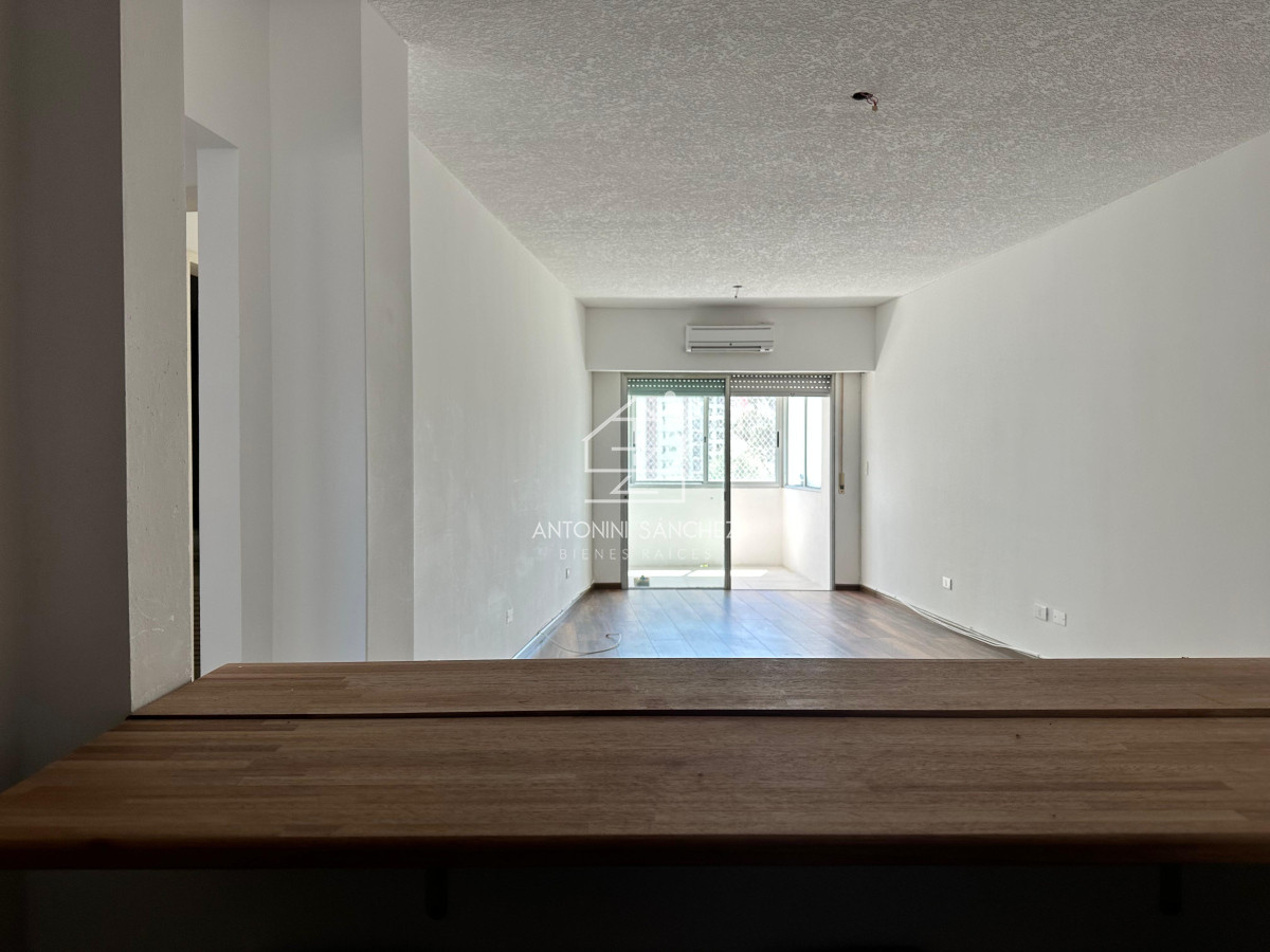 Apartamento ID.2105 - Apartamento de dos dormitorios y dependencia de servicio en venta en Punta del Este