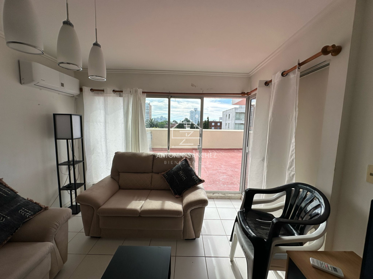 Apartamento ID.1587 - Apartamento en venta  y alquiler de 3 dormitorios en Punta del Este
