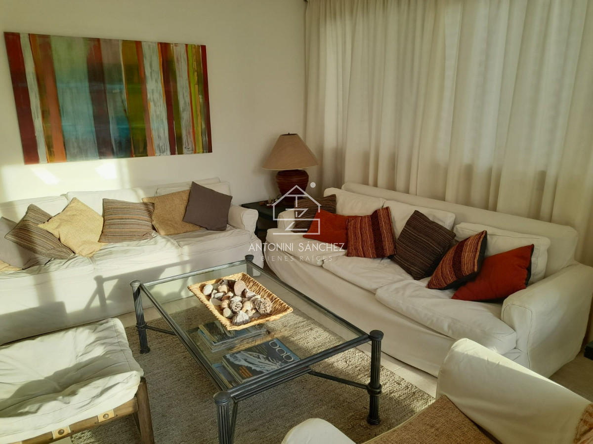 Apartamento ID.1427 - Apartamento en venta dos dormitorios y dependencia de servicio en Punta del Este