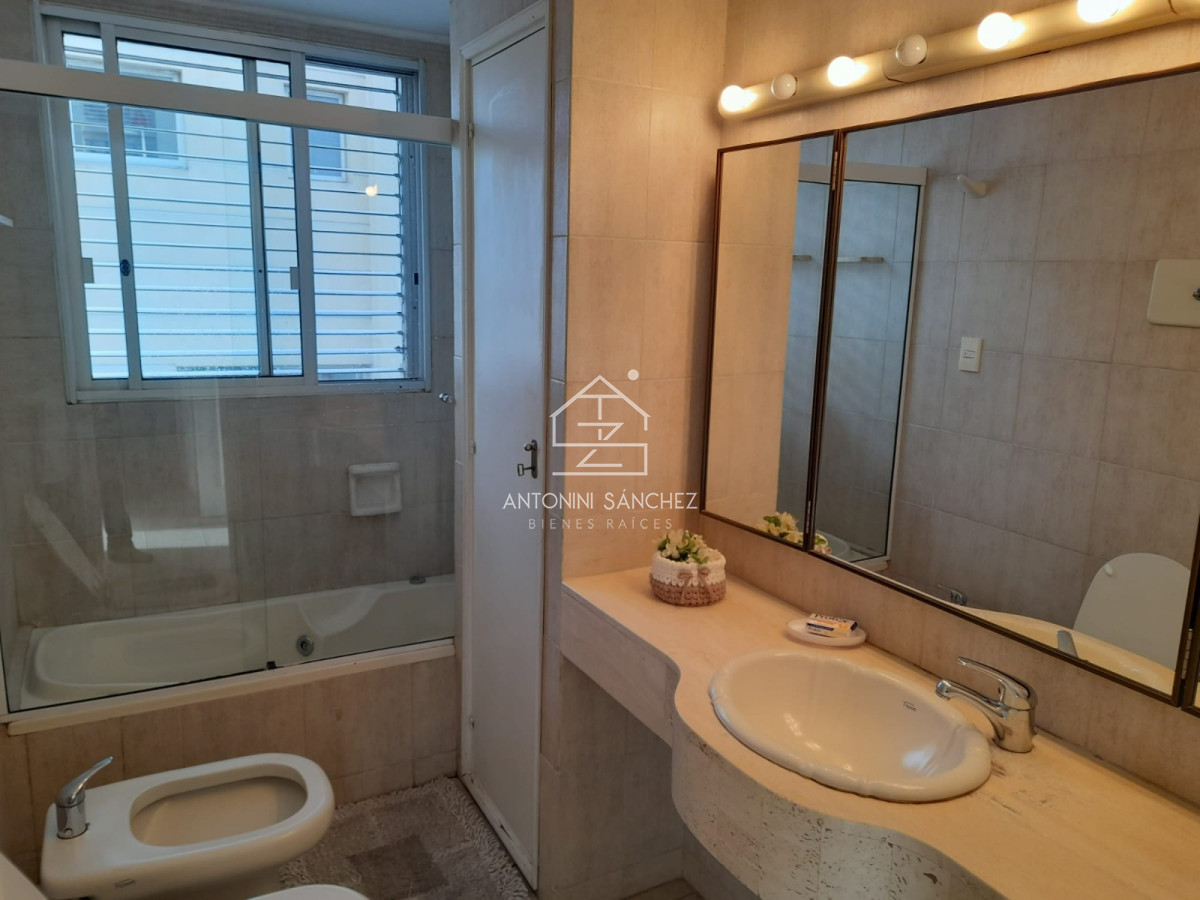 Apartamento ID.1427 - Apartamento en venta dos dormitorios y dependencia de servicio en Punta del Este