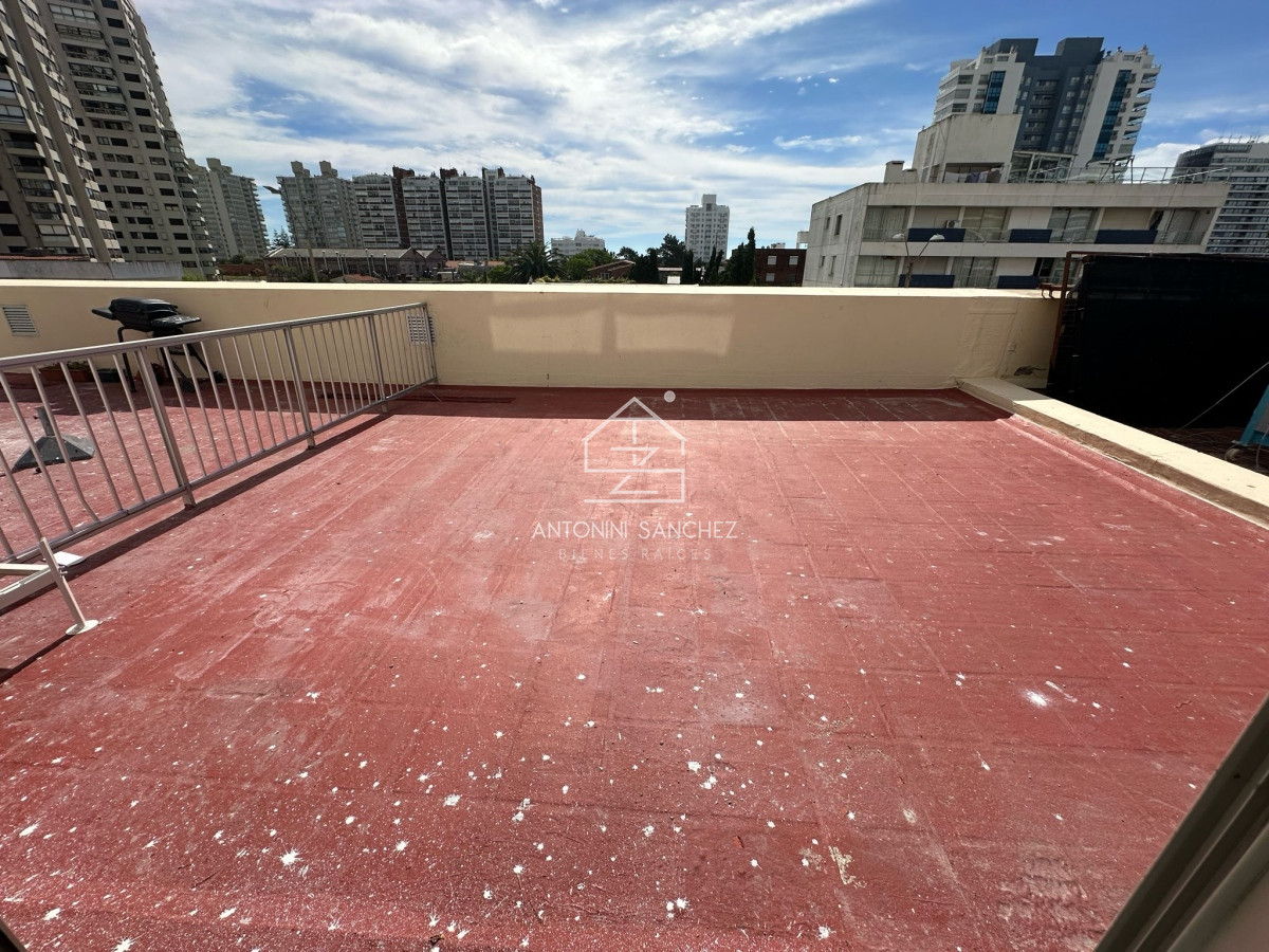 Apartamento ID.1587 - Apartamento en venta  y alquiler de 3 dormitorios en Punta del Este