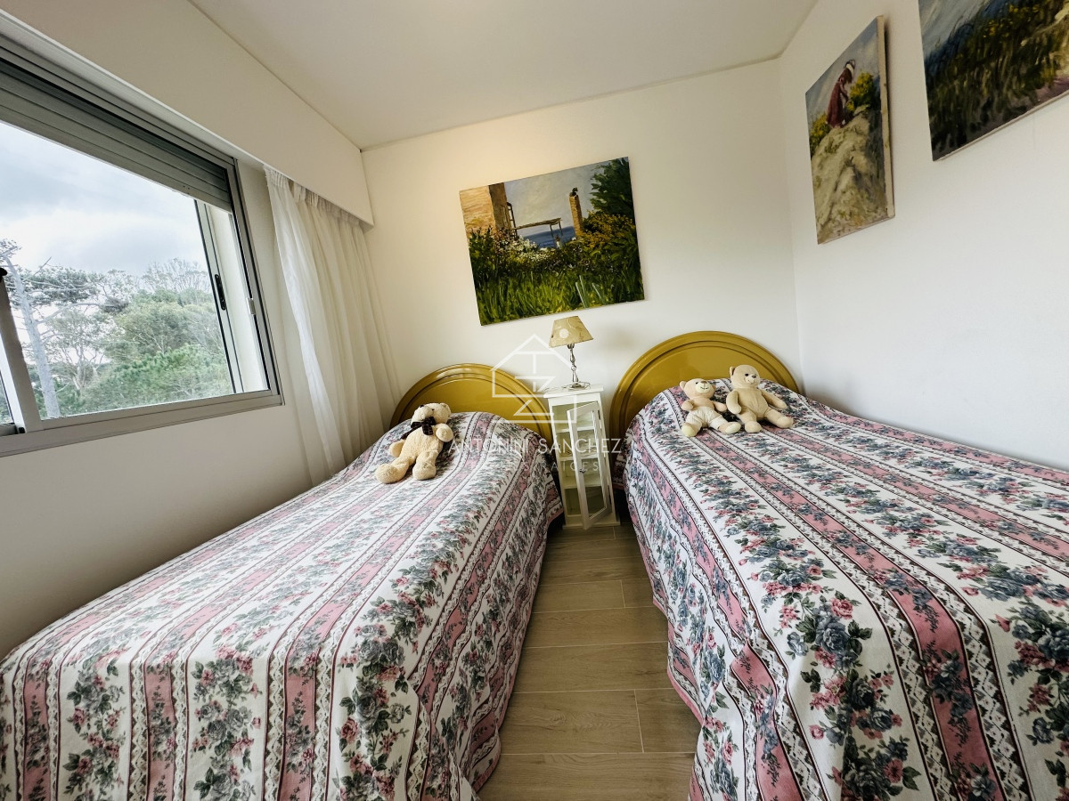 Apartamento ID.1286 - Venta  y alquiler de apartamento de 4 dormitorios en Punta de Este
