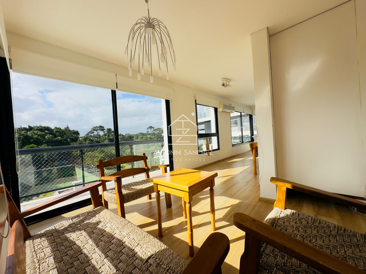 Apartamento ID.1255 - Apartamento en venta frente a playa brava.