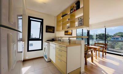 Apartamento en venta frente a playa brava.