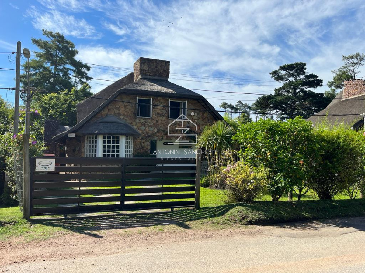 Casa ID.1517 - Casa de 3 dormitorios en alquiler en Punta del Este