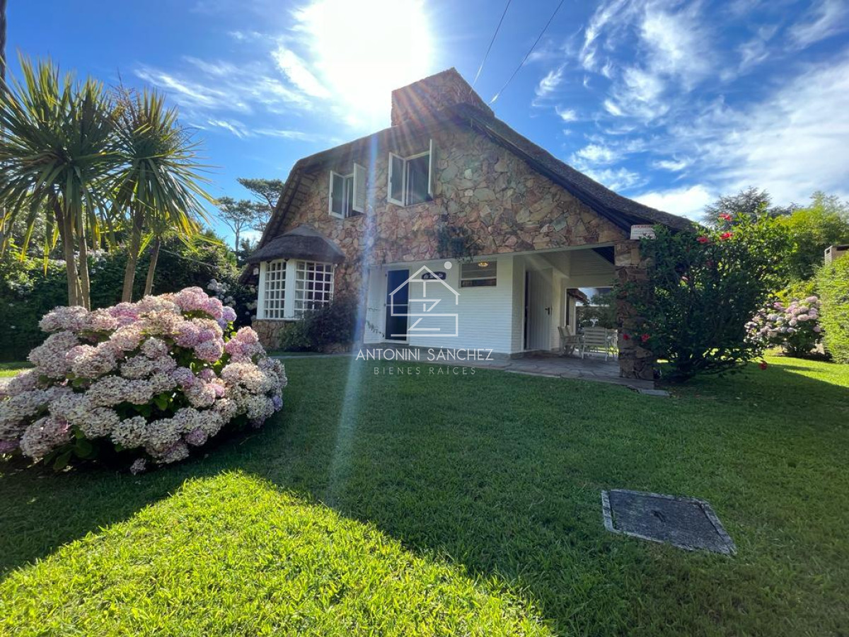 Casa ID.1517 - Casa de 3 dormitorios en alquiler en Punta del Este