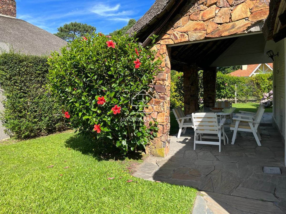 Casa ID.1517 - Casa de 3 dormitorios en alquiler en Punta del Este