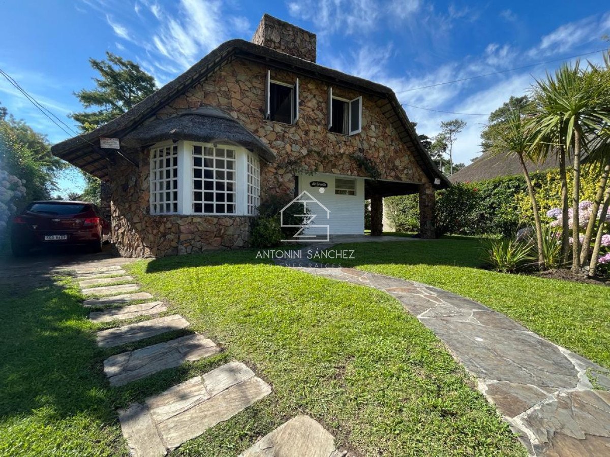 Casa ID.1517 - Casa de 3 dormitorios en alquiler en Punta del Este