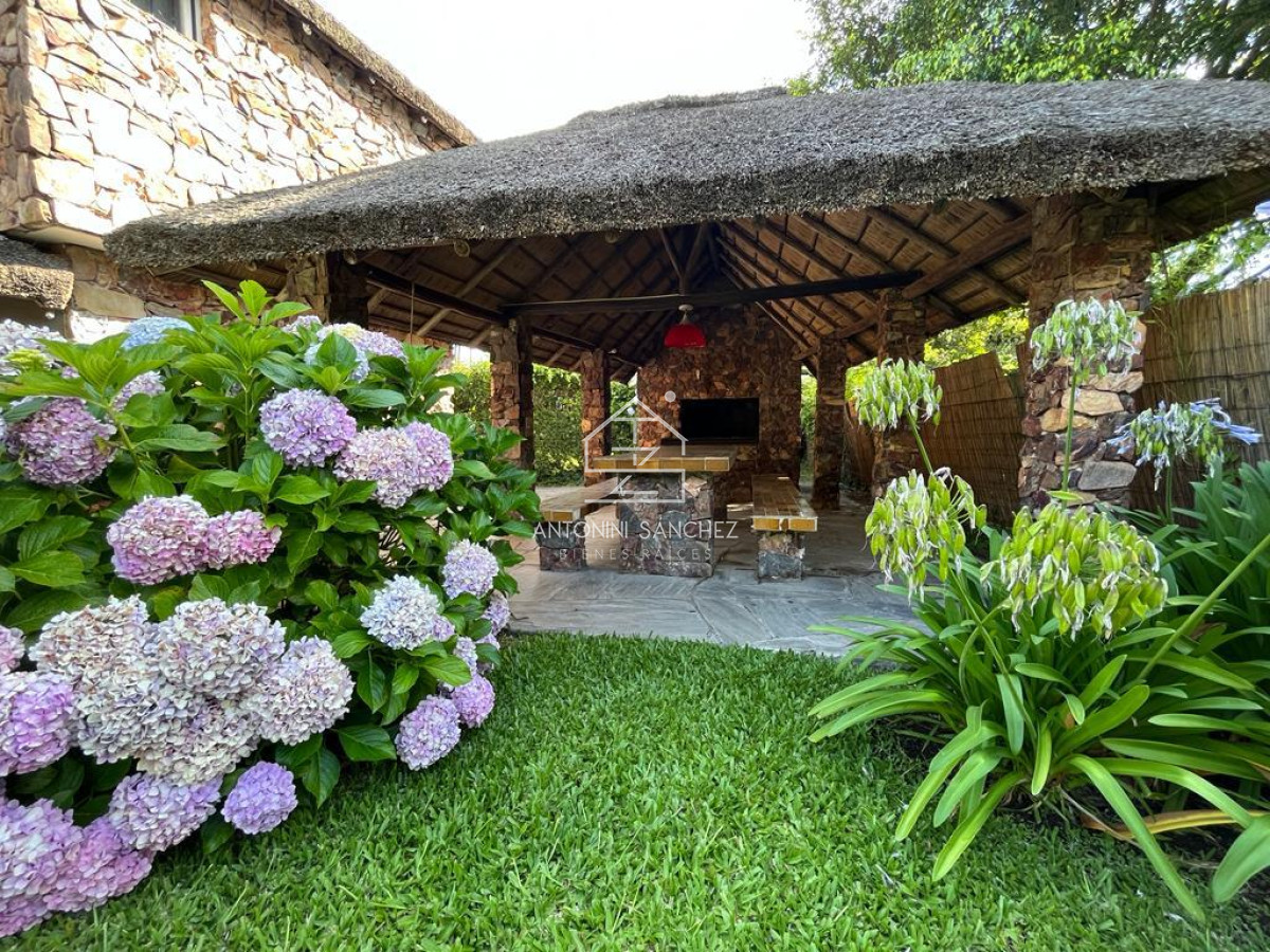 Casa ID.1517 - Casa de 3 dormitorios en alquiler en Punta del Este