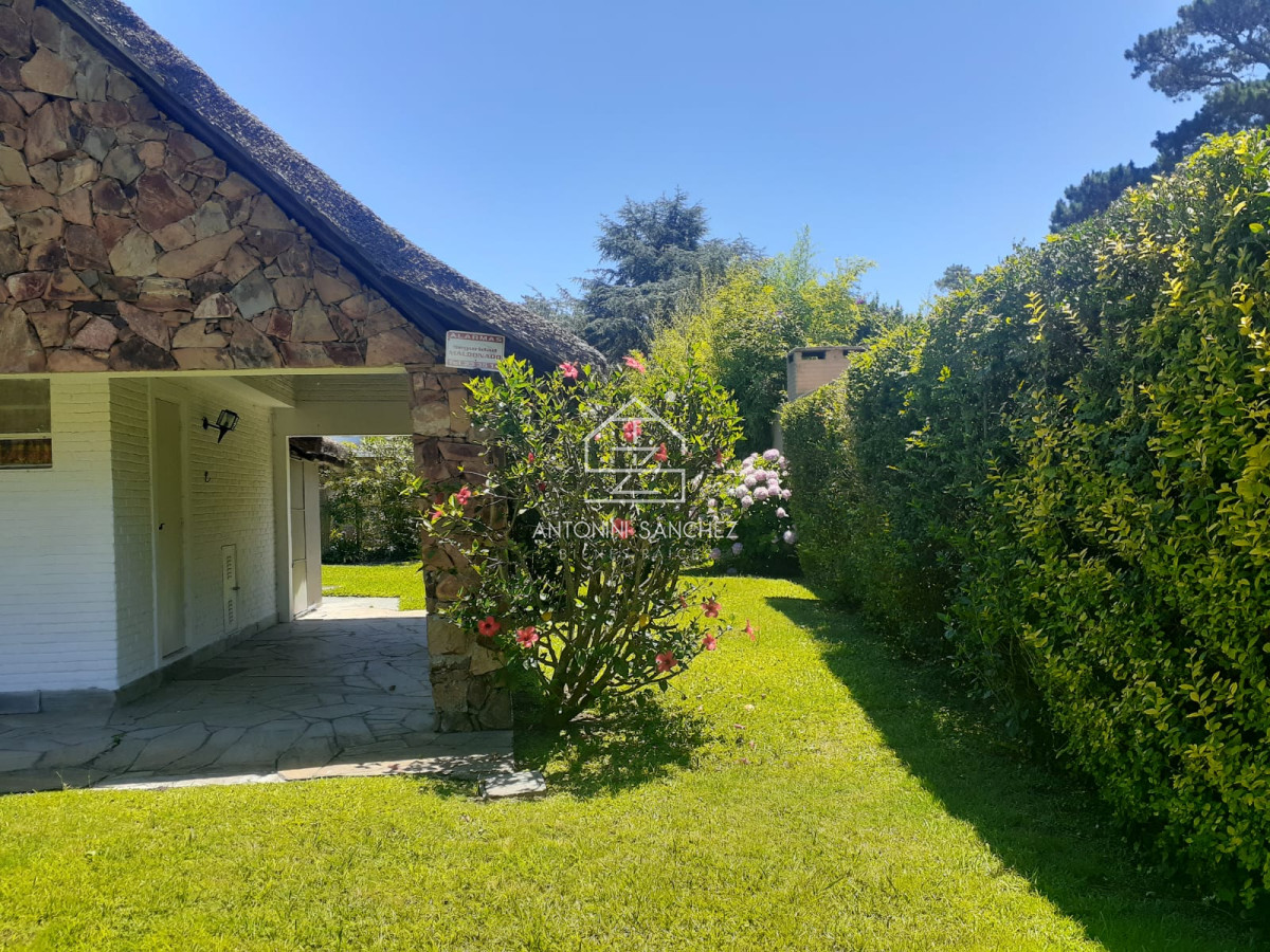 Casa ID.1517 - Casa de 3 dormitorios en alquiler en Punta del Este