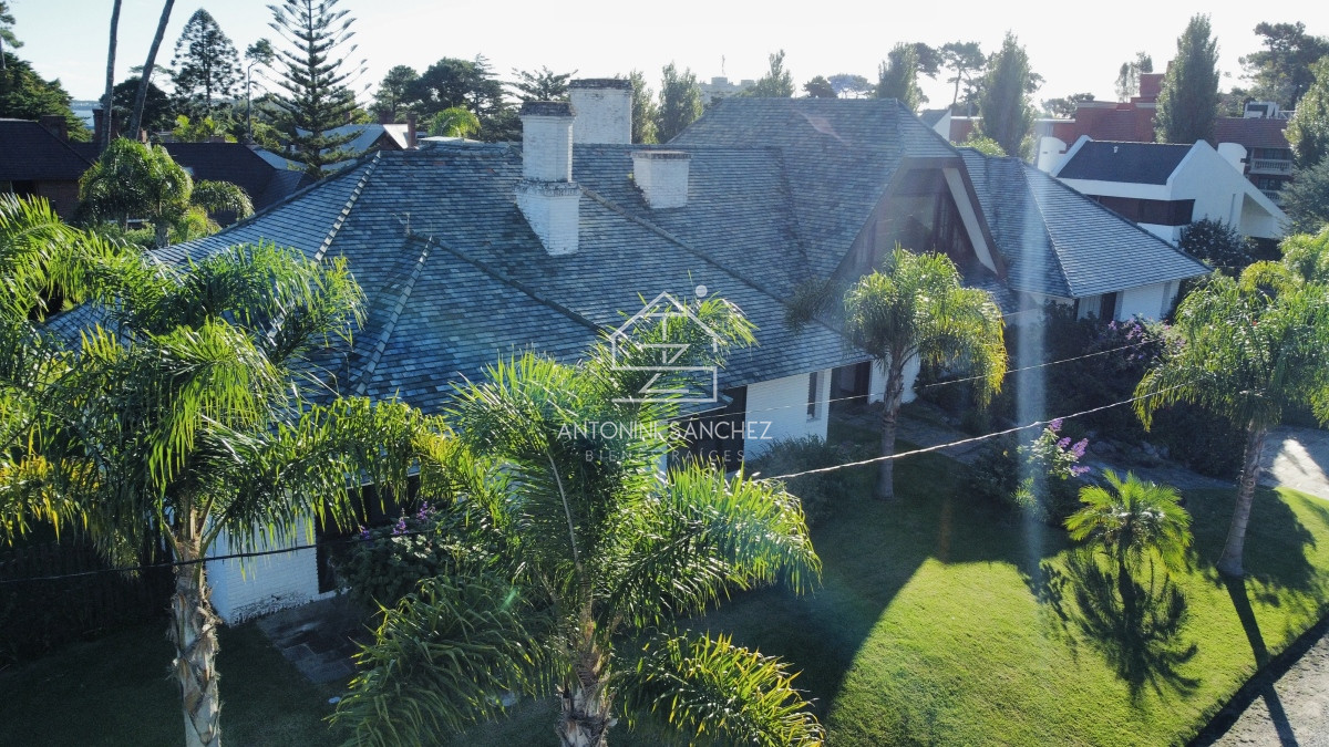 Casa ID.3357 - Casa en venta de 4 dormitorios en Punta del Este