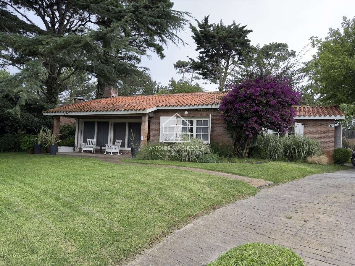 Casa ID.4789 - Alquiler anual y de temporada de casa de 3 dormitorios en Punta del Este