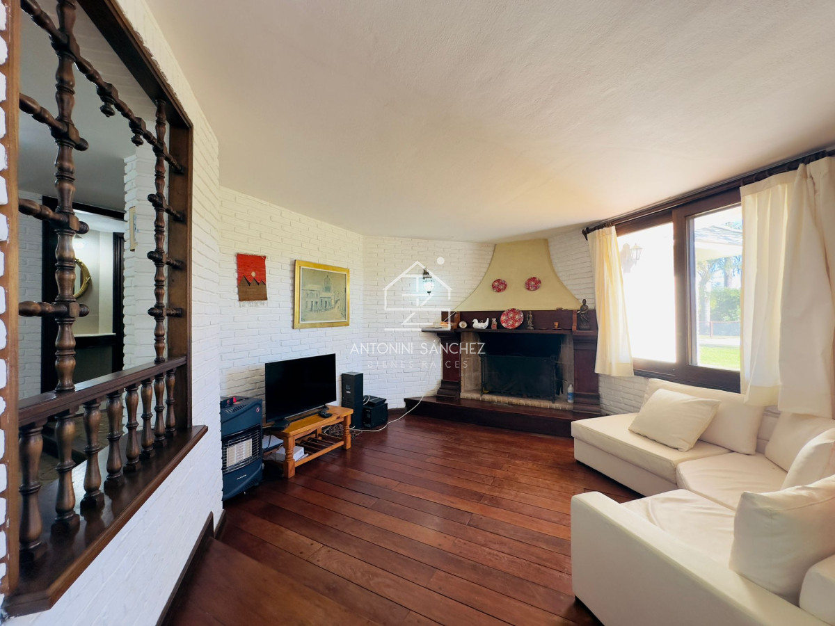 Casa ID.3357 - Casa en venta de 4 dormitorios en Punta del Este