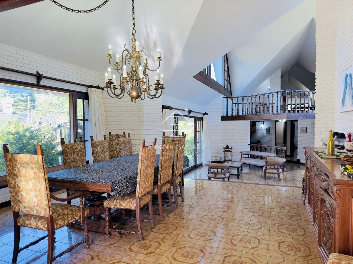 Casa ID.3357 - Casa en venta de 4 dormitorios en Punta del Este