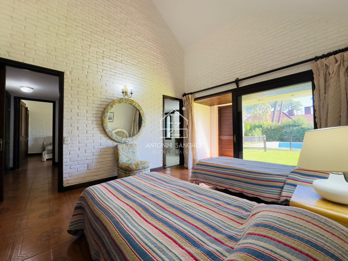 Casa ID.3357 - Casa en venta de 4 dormitorios en Punta del Este