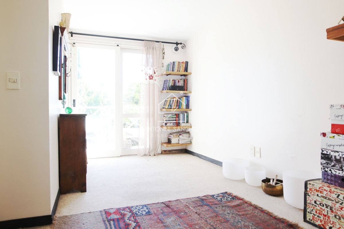 Casa ID.592 - Casa en venta, 4 dormitorios, 500 metros de la playa mansa.