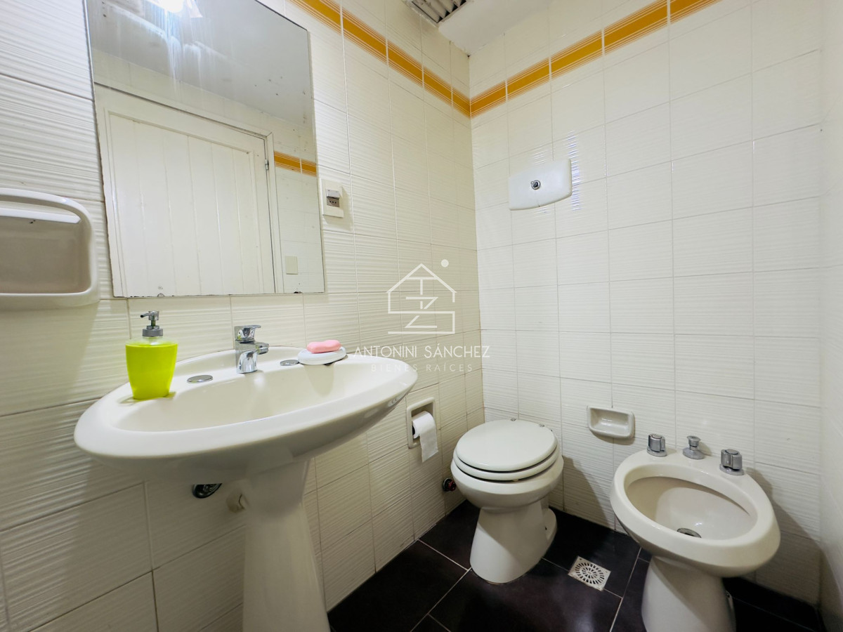Casa ID.2847 - Casa en Venta y alquiler,  50 metros de la playa.