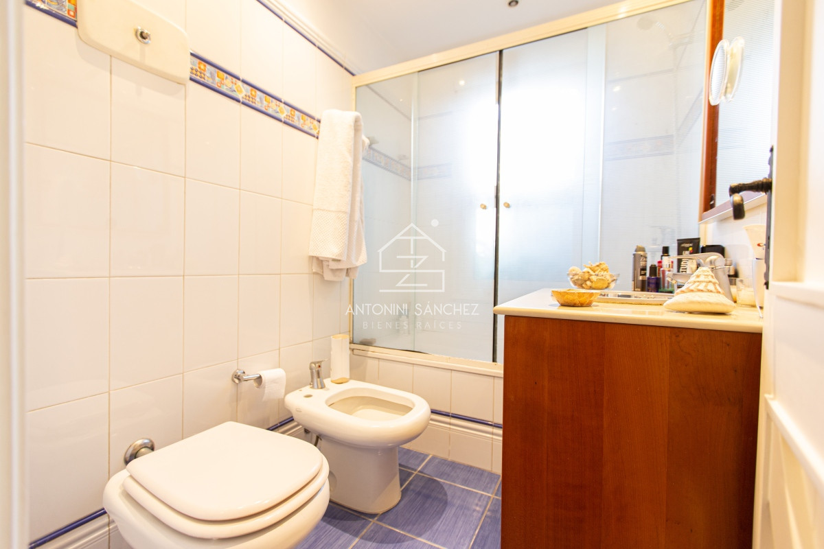 Casa ID.592 - Casa en venta, 4 dormitorios, 500 metros de la playa mansa.