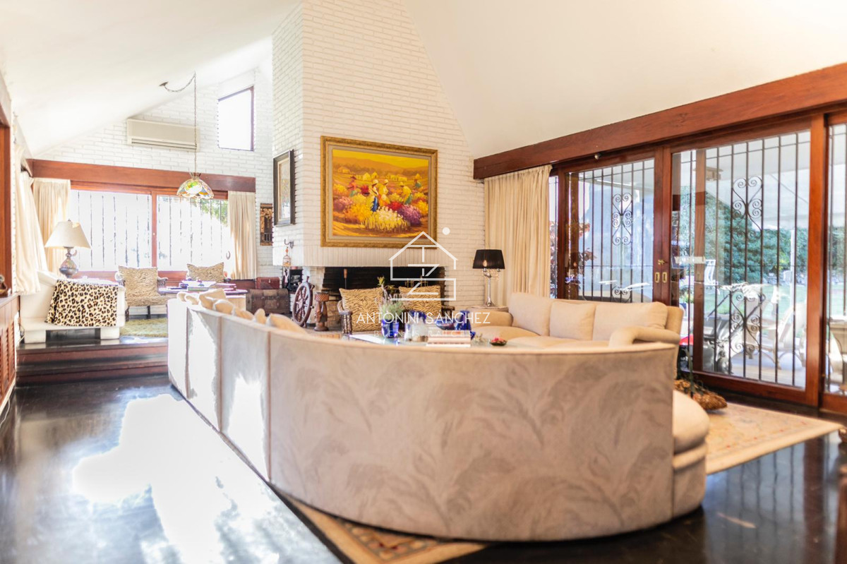 Casa ID.4836 - Casa en venta de 6 dormitorios, playa mansa, Punta del este.