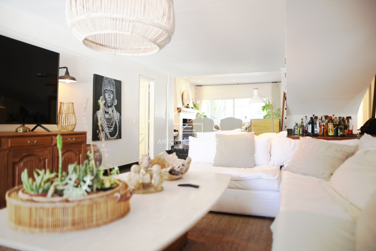 Casa ID.592 - Casa en venta, 4 dormitorios, 500 metros de la playa mansa.