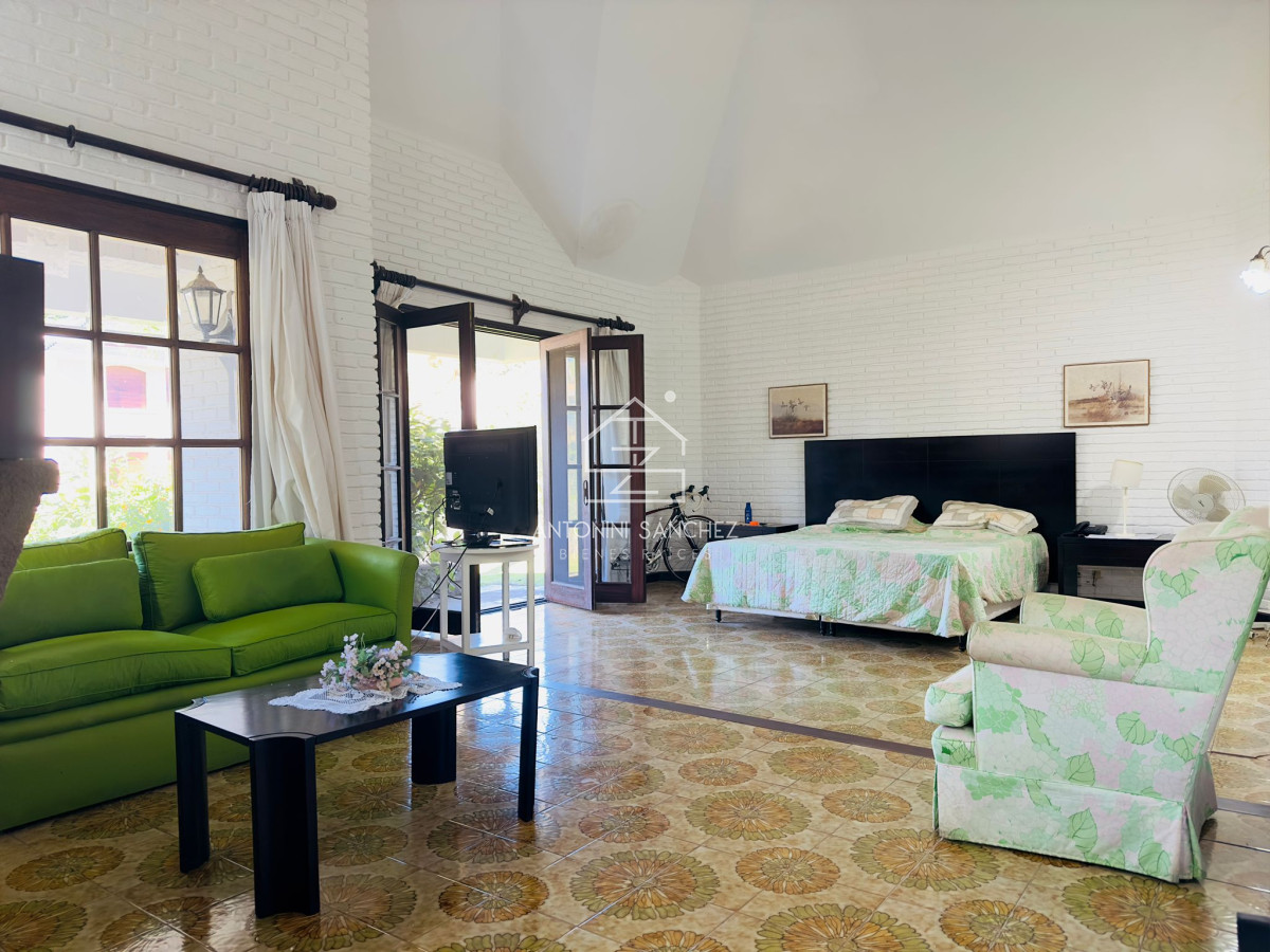 Casa ID.3357 - Casa en venta de 4 dormitorios en Punta del Este