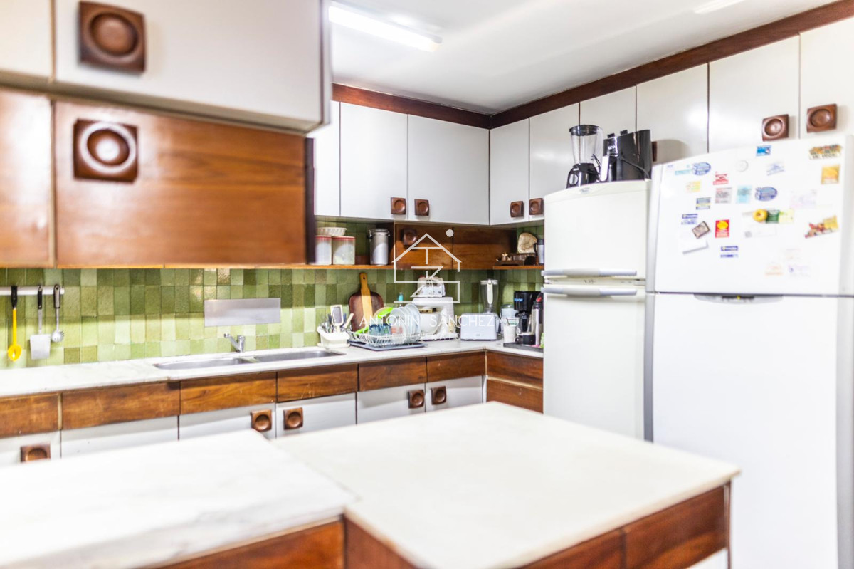 Casa ID.4836 - Casa en venta de 6 dormitorios, playa mansa, Punta del este.