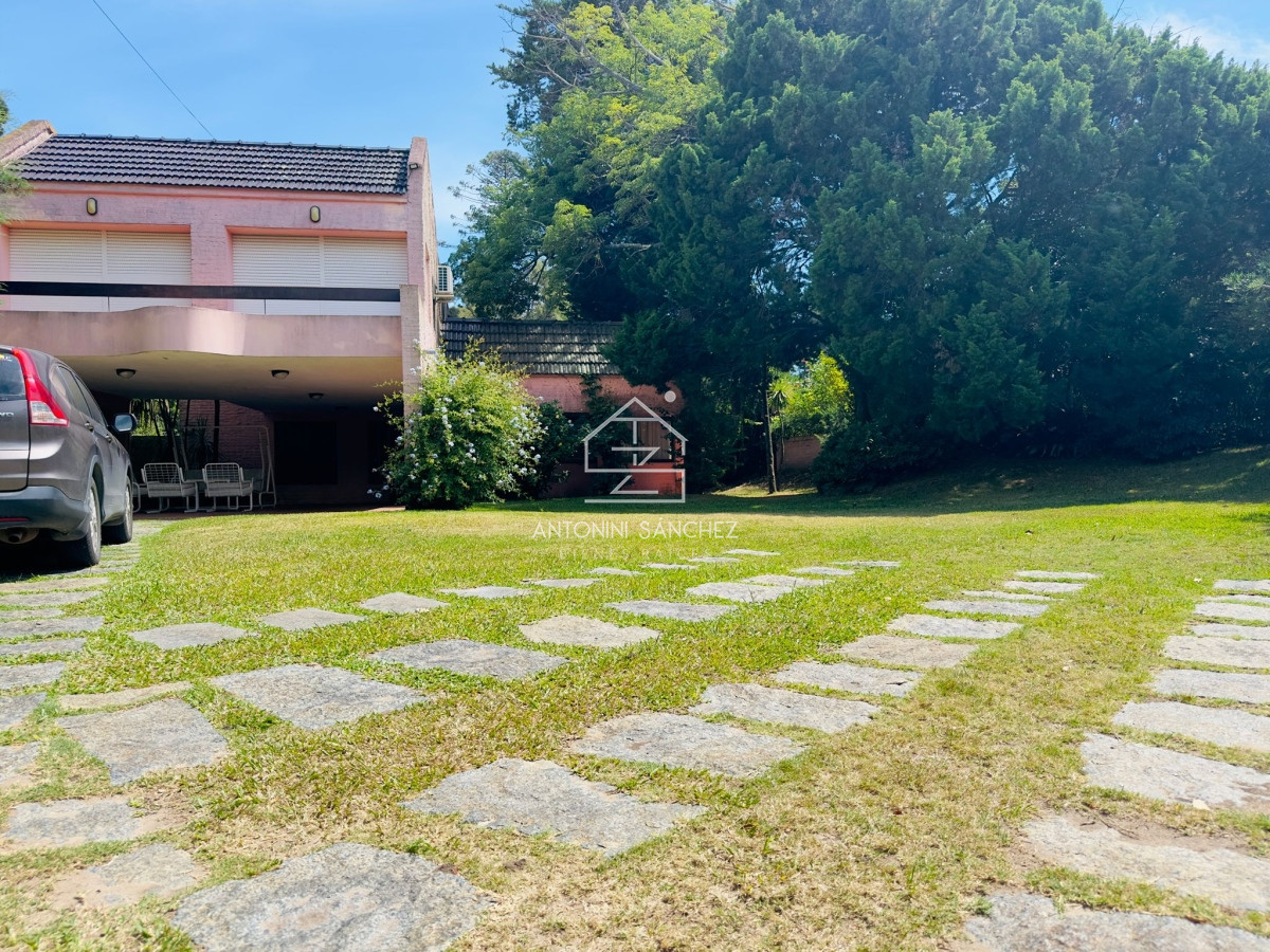 Casa ID.2847 - Casa en Venta y alquiler,  50 metros de la playa.