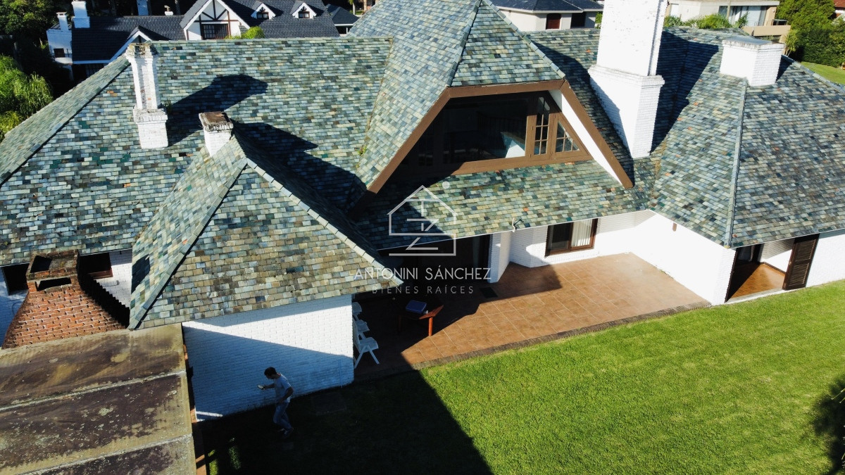 Casa ID.3357 - Casa en venta de 4 dormitorios en Punta del Este