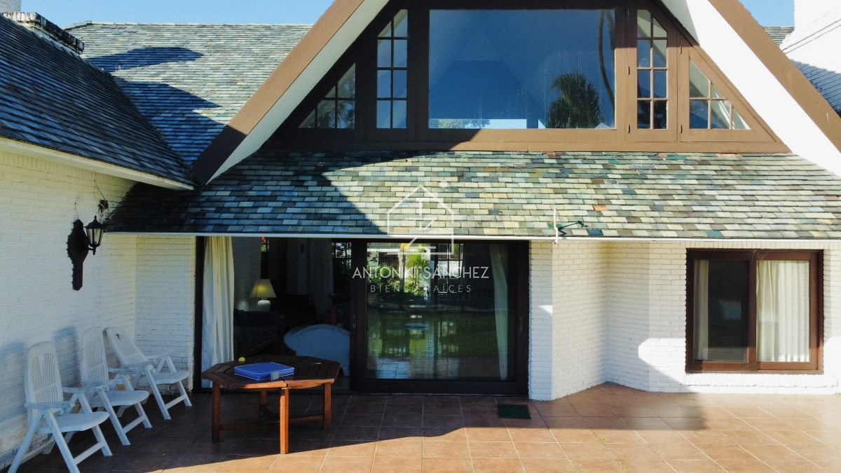 Casa ID.3357 - Casa en venta de 4 dormitorios en Punta del Este