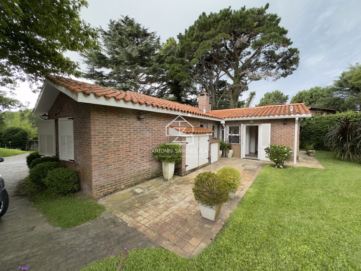 Casa ID.4789 - Alquiler anual y de temporada de casa de 3 dormitorios en Punta del Este