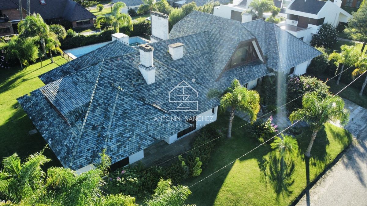 Casa ID.3357 - Casa en venta de 4 dormitorios en Punta del Este