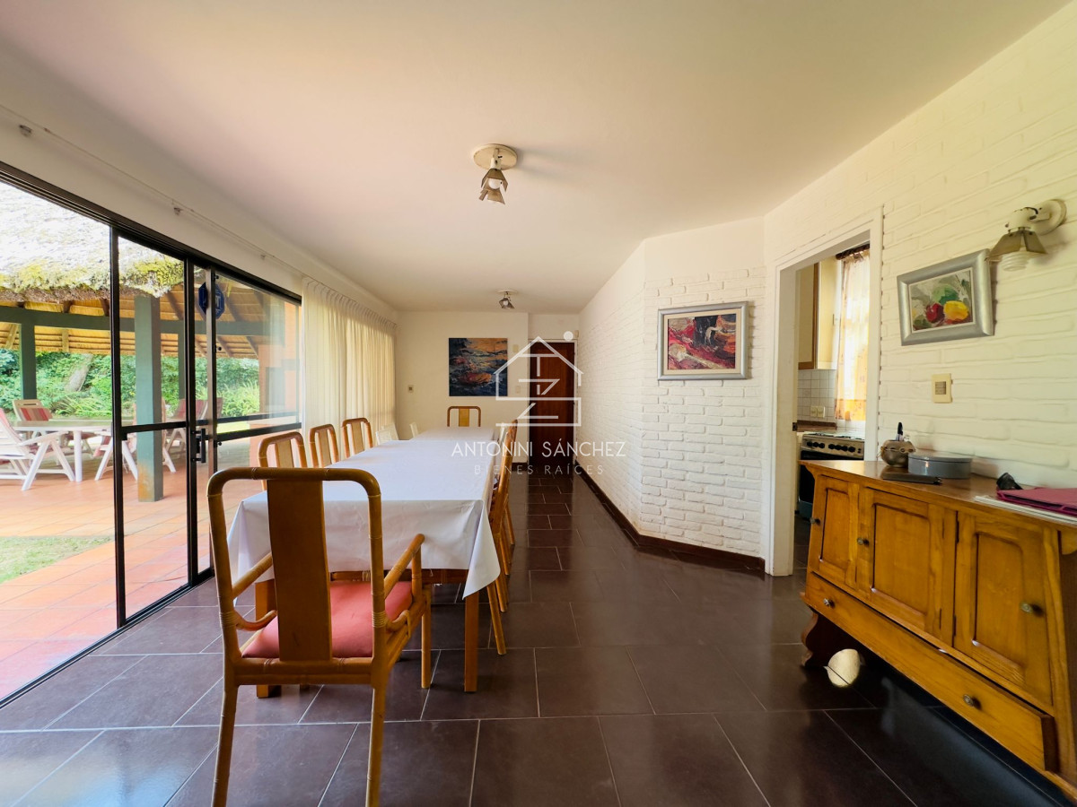 Casa ID.2847 - Casa en Venta y alquiler,  50 metros de la playa.
